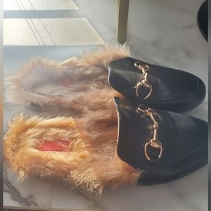 Black Loafer with Fur inside